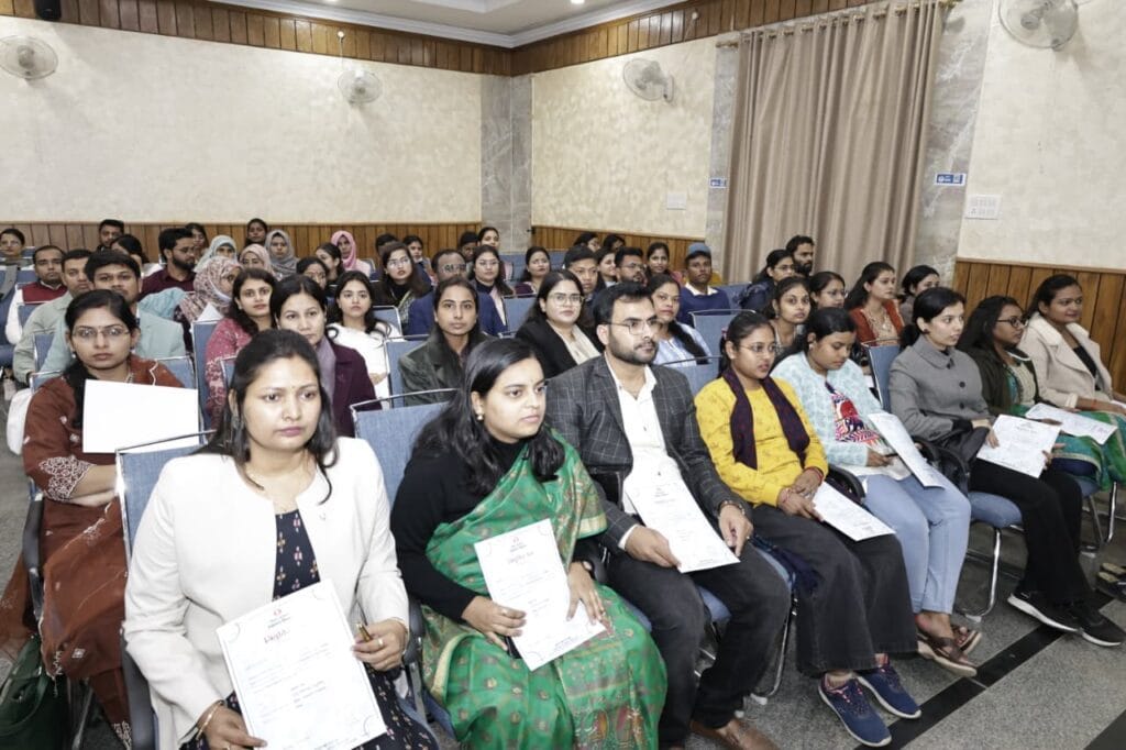 মুখ্যমন্ত্রীর হিজাব টেনে নামানোর ভিডিও ভাইরাল