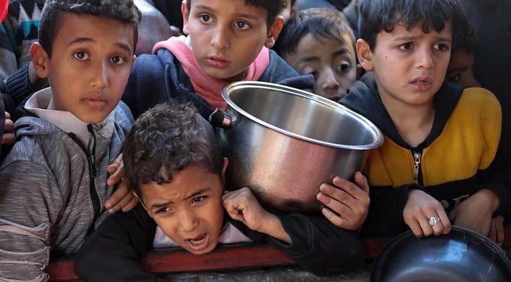 গাজার শিশুদের দেখে কাঁদলেন : জ্যাকি চ্যান