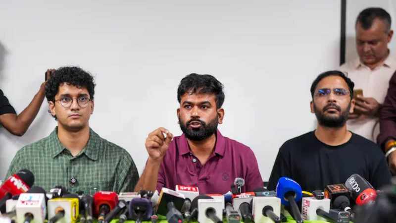 গণেশ কুমারকে রক্ষা করতে দিল্লি অচল? মোদি সরকারের বিরুদ্ধে অভিজিৎ দীপের বিস্ফোরক অভিযোগ, SIR নিয়ে নতুন বিতর্ক গণেশ কুমারকে রক্ষা করতে দিল্লি অচল?